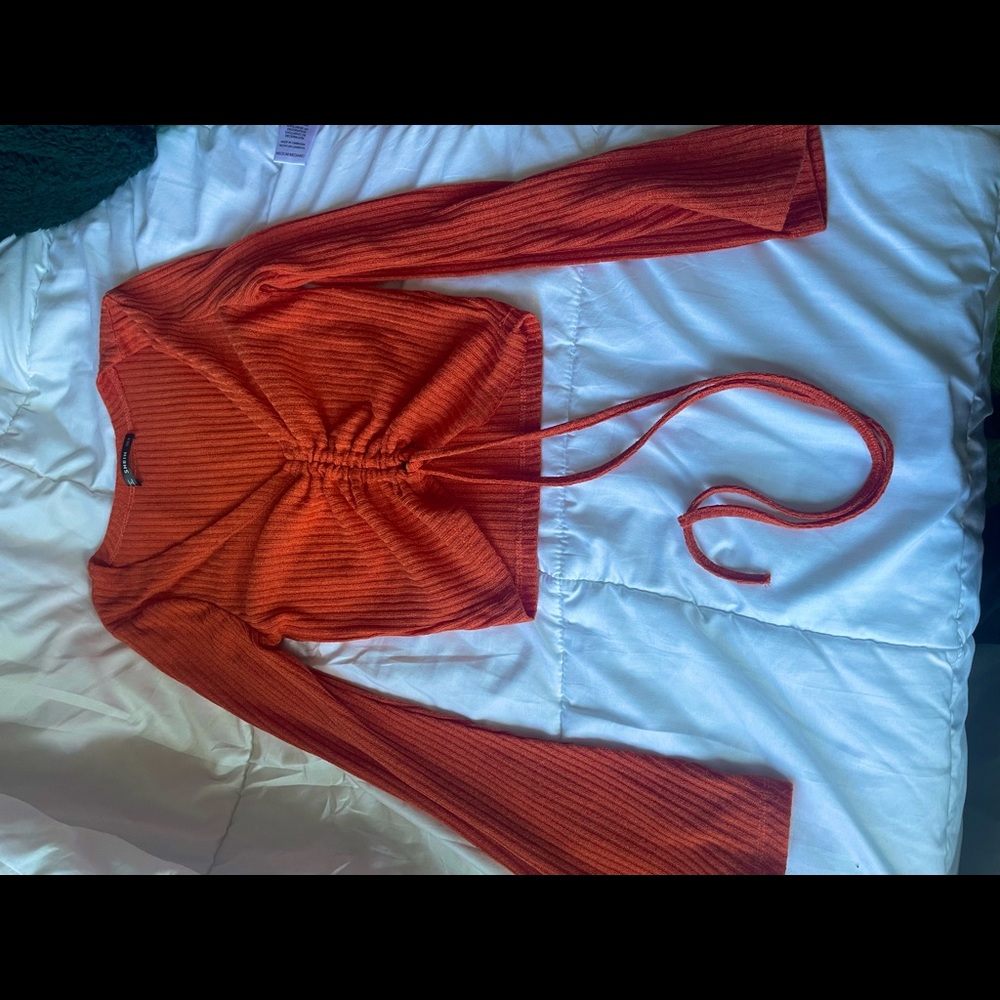 Long sleeve V-neck cropped top